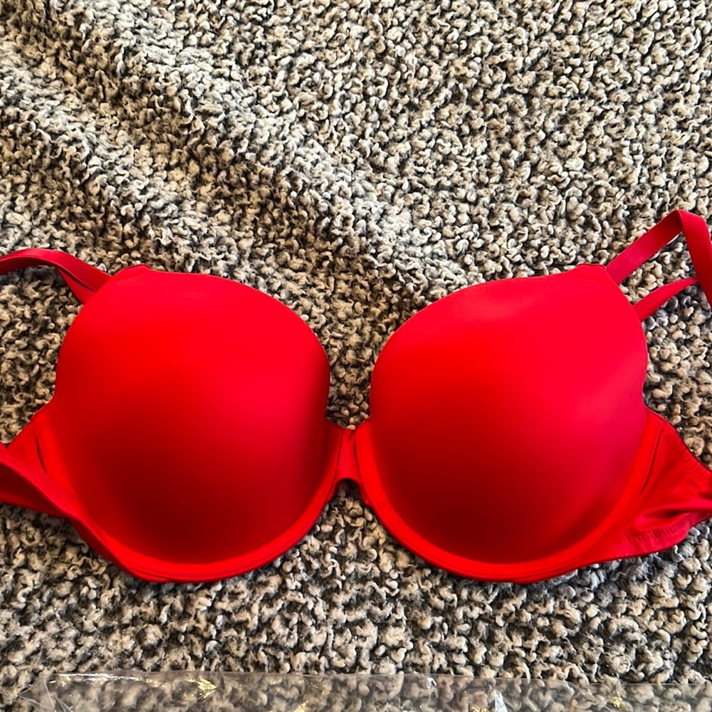 Victoria Secret Wear Everywhere Push up bra in red size 38B
